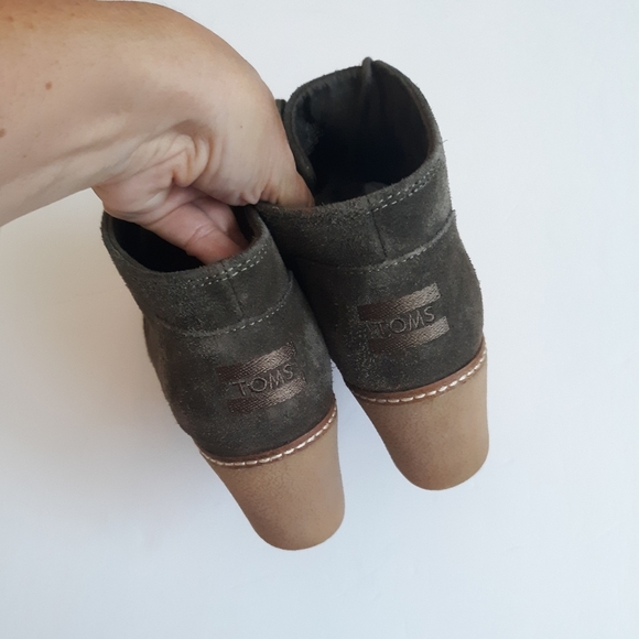 Toms Desert Wedge Olive Suede Booties size 8.5 - Picture 3 of 8
